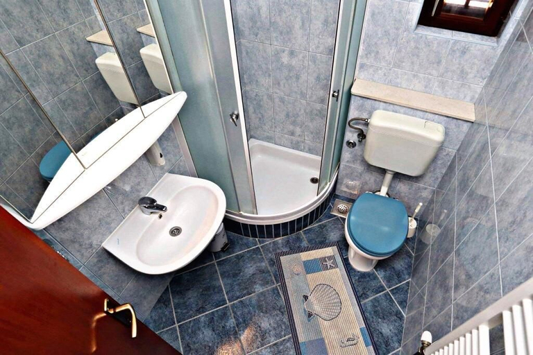 Bathroom 3, Villa Martini, Marina