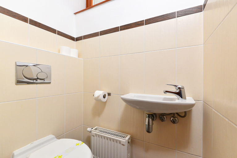Bathroom 3, Lord Residence, Budapesti