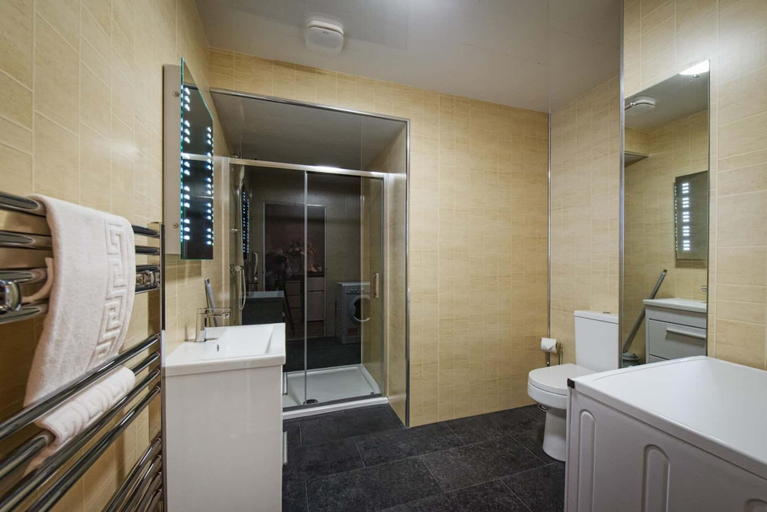 Bathroom, Rosedene Highland House - King Studio Apartment 4, Highland