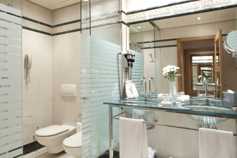 Bathroom 5, Hotel Las Arenas Balneario Resort, Valencia