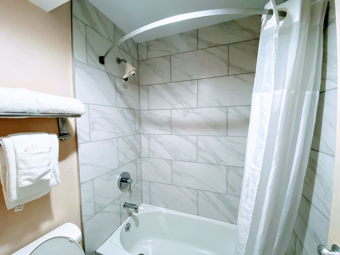 Bathroom 4, Ramada by Wyndham Harrisonburg, Harrisonburg