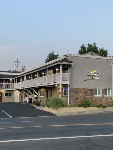 Exterior & Views 2, Elmwood Motel, Placer
