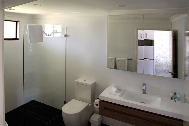 Bathroom 3, The Duck Inn Apartments, Tamworth Regional - Pt A