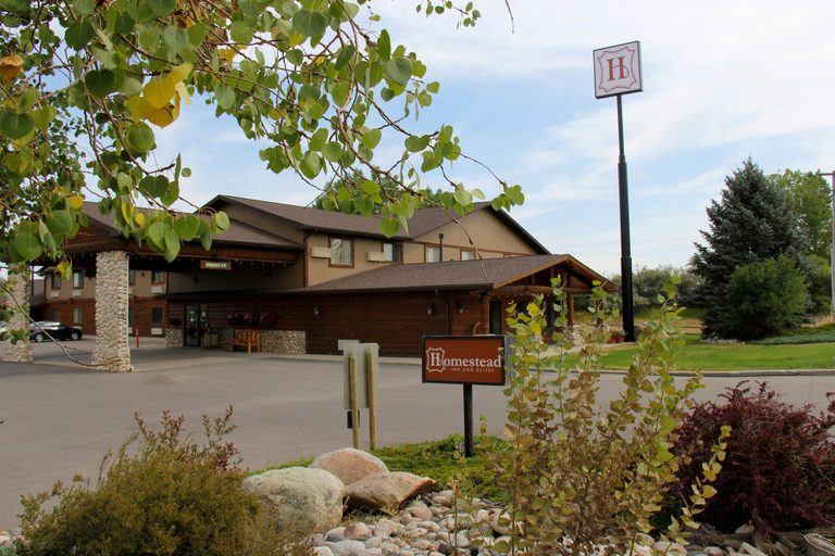 Exterior & Views