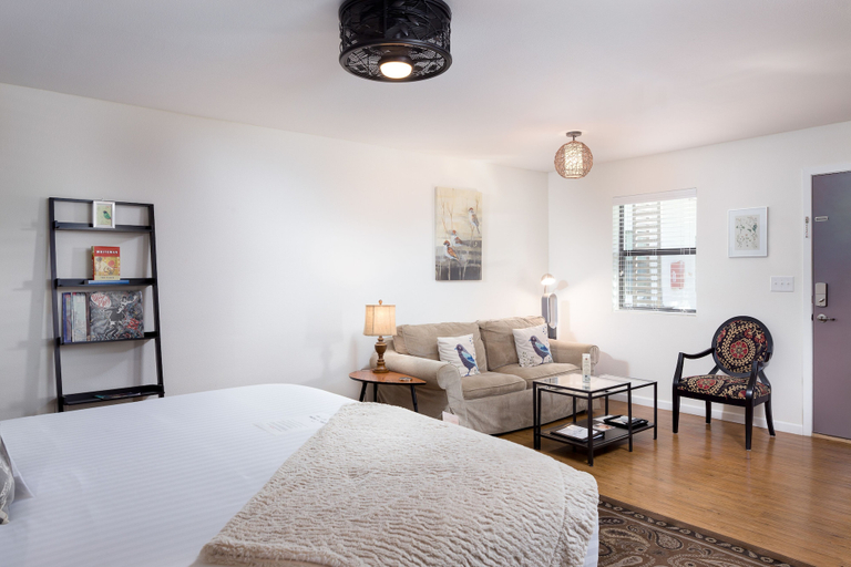 Bedroom 2, Hotel Flora & Fauna, Hays
