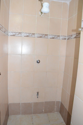 Bathroom 3, Sir Kanja's Hotel, Starehe