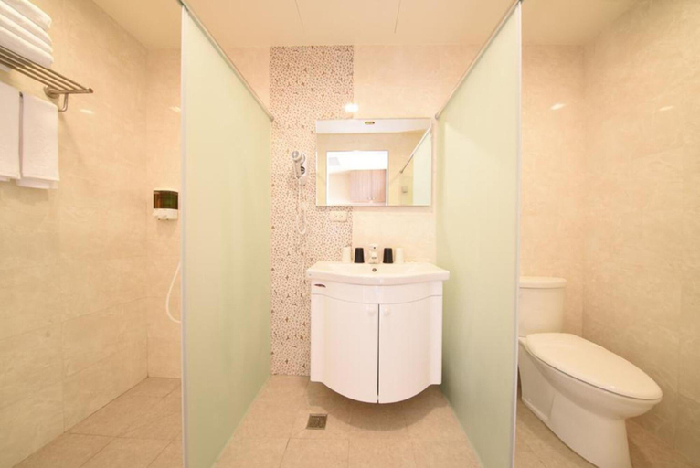 Bathroom 5, Chuan Cheng Castle Hotel, Penghu