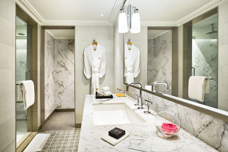 Bathroom 5, Taj Connemara, Chennai