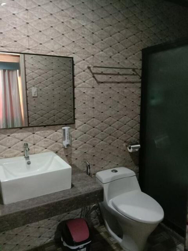 Bathroom 4, 7 Meadows Inn, Tagbilaran City