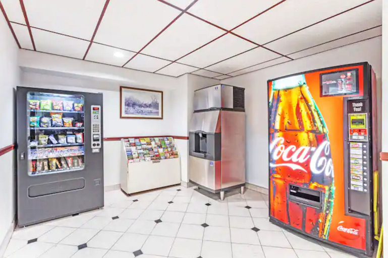 Food & Drinks 5, Super 8 by Wyndham Winchester VA, Frederick