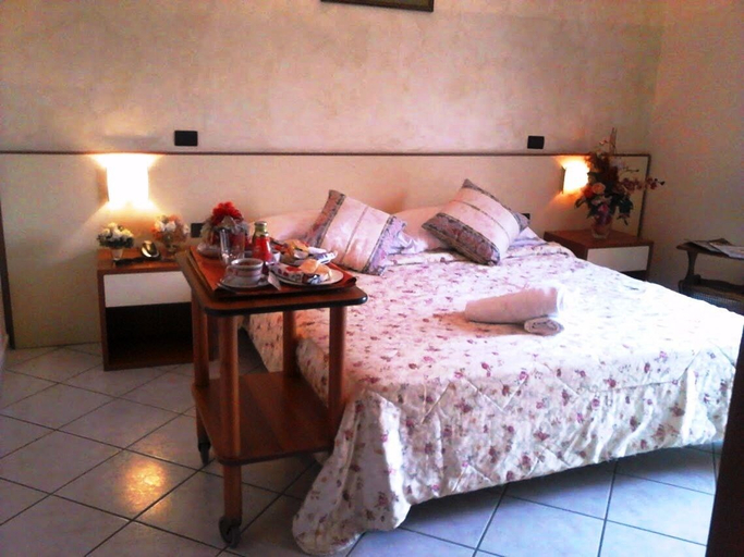 Bedroom 4, Hotel Happy Days, Napoli