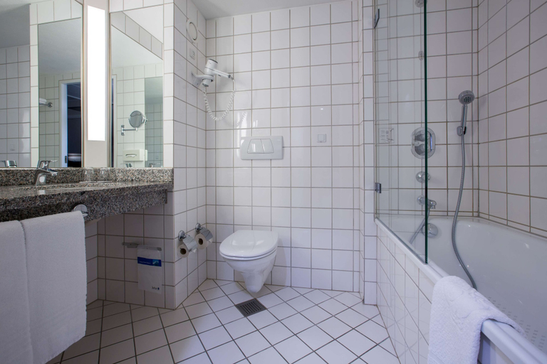 Bathroom 5, Radisson Blu Scandinavia Hotel, Aarhus, Århus
