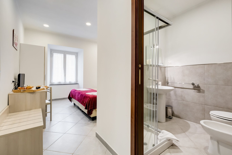 Bathroom 4, San Pietro Rooms, Rome