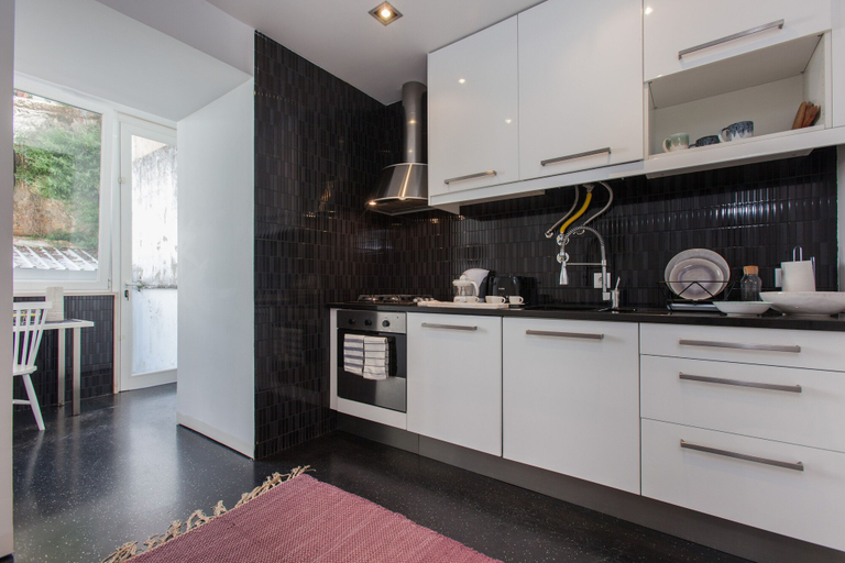Others 4, Renovated Apartment w/ Private Courtyard, By TimeCooler, Lisbon