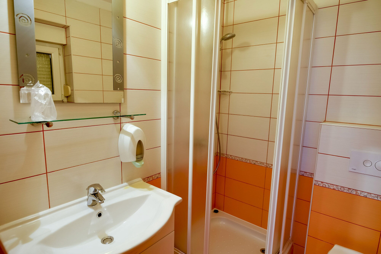 Bathroom 5, Pansion Dalmacija, Dugi Rat