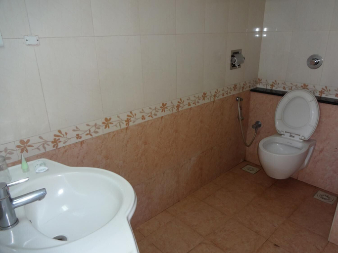Bathroom 4, Lotus Bay View Hotel, Puducherry