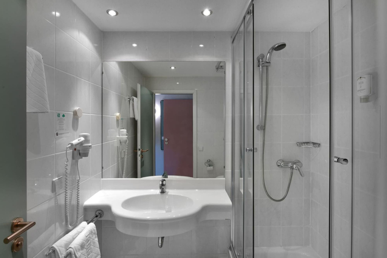 Bathroom 3, Hotel BIRGIT Berlin Mitte, Berlin