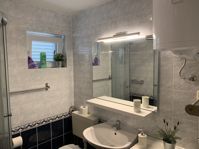 Bathroom 3, Apartment King, Omišalj