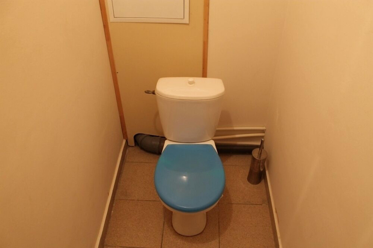 Bathroom 2, Inndays Podolsk on Generala Varennikova, Podol'skiy rayon