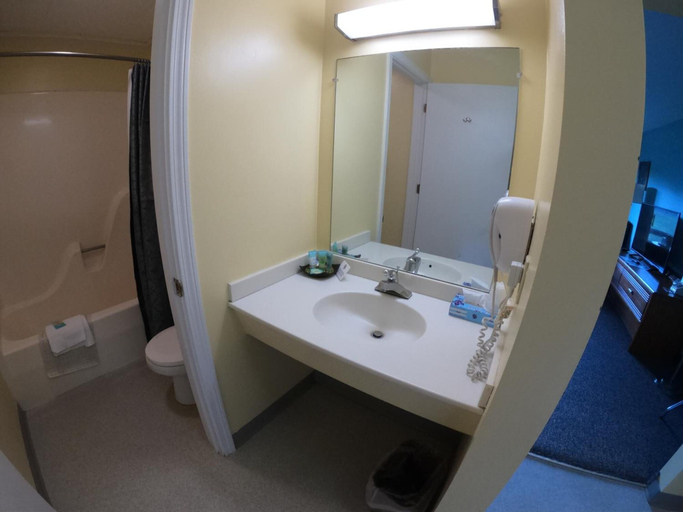Bathroom 4, Copper Lantern Motor Lodge, Worcester