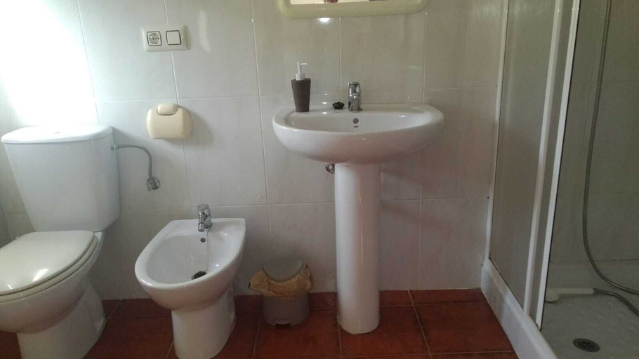 Bathroom 3, Hostería Hostal La Barbacana, Teruel
