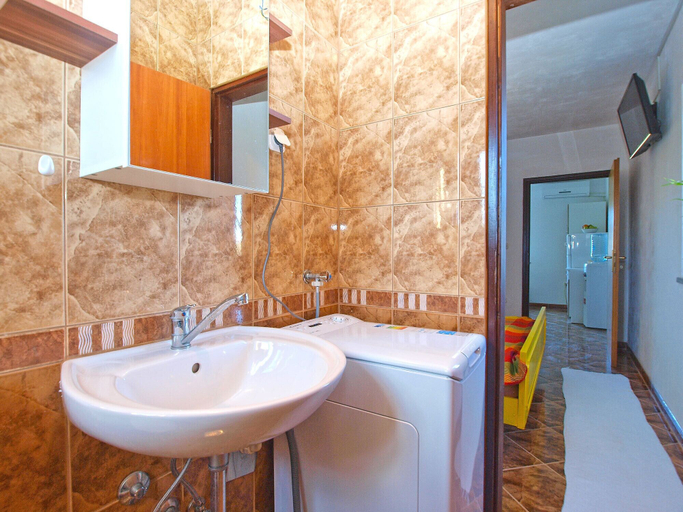 Bathroom 3, House 1790, Medulin