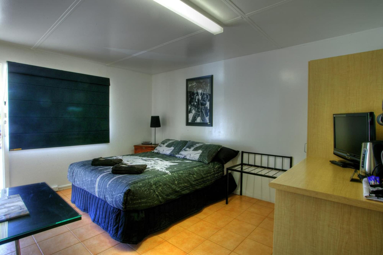 Bedroom 3, Halls Creek Motel, Halls Creek