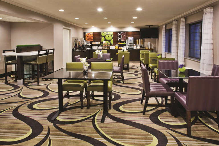 Food & Drinks 5, La Quinta Inn & Suites by Wyndham Milwaukee Delafield, Waukesha