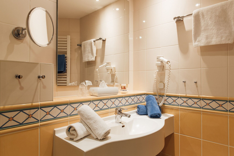 Bathroom, Hotel Reindl garni Suiten & Appartments, Passau