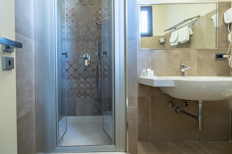 Bathroom 5, Hotel Palace, Salerno