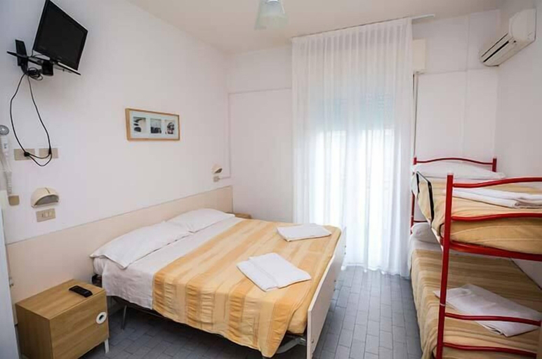 Bedroom 3, Hotel Baden Baden, Rimini