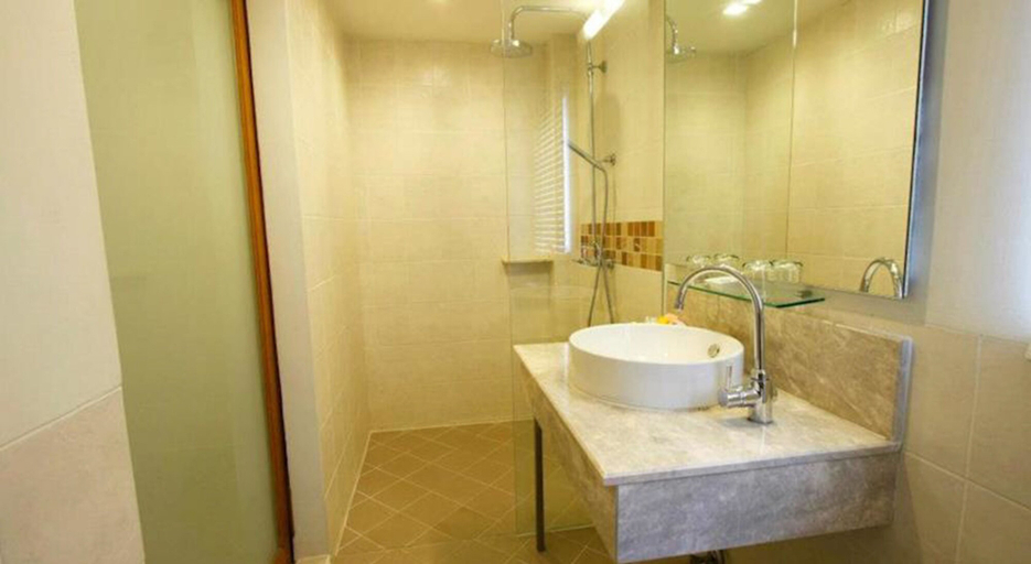 Bathroom 5, The Embassy Sathorn, Sathorn