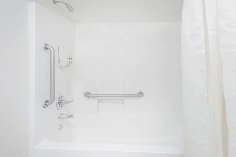 Bathroom 4, Days Inn by Wyndham Oneonta AL, Blount