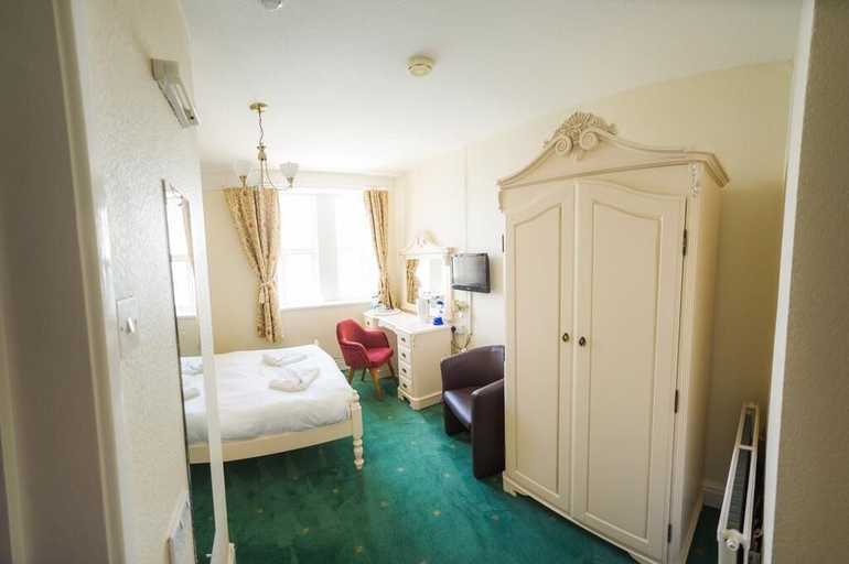 Bedroom 2, Queensbridge Hotel, Ceredigion