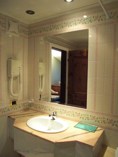 Bathroom 4, Sochers Club, Bolzano