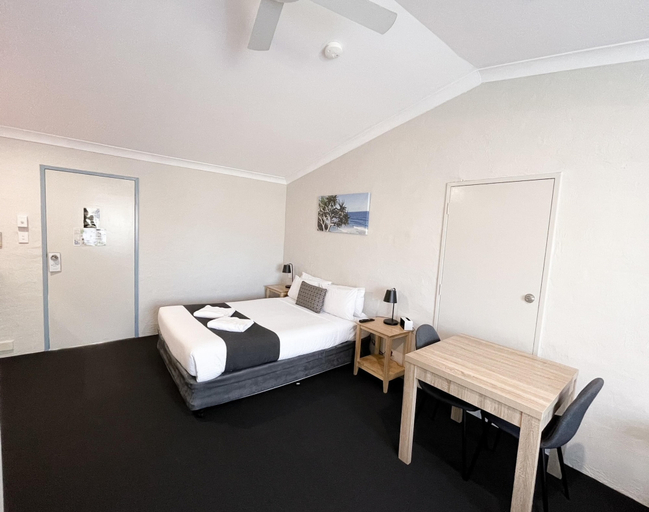 Bedroom 4, Costa Rica Motel, Kempsey