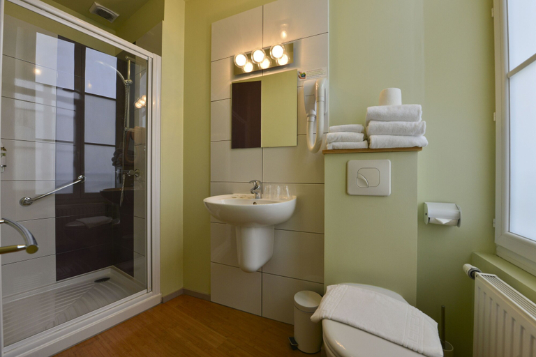 Bathroom 5, Accostage Hotel, Charente-Maritime