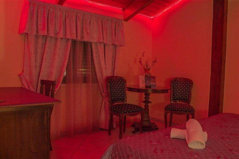 Bedroom 4, Hotel Happy Days, Napoli