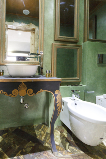 Bathroom 3, Ocean Suites