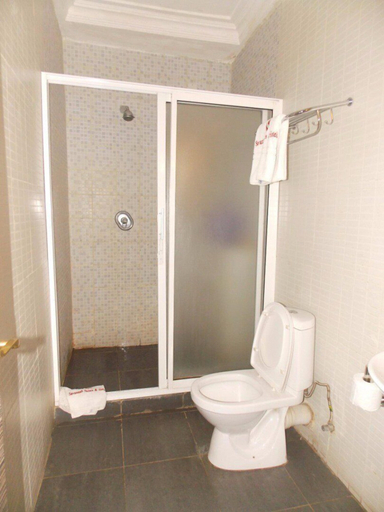 Bathroom 3, Thornberry Savannah Suite Hotel, AbujaMun