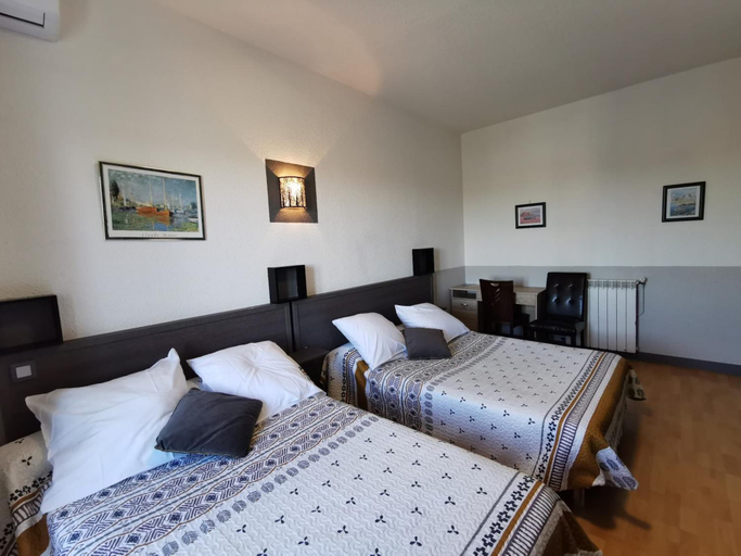 Bedroom 3, L'Hôtel du Port, Aude