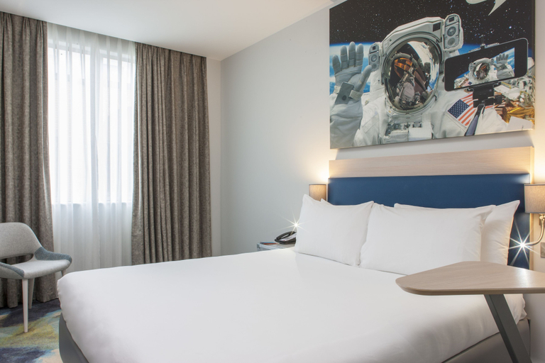 Bedroom 2, ibis Styles London Heathrow Airport, London