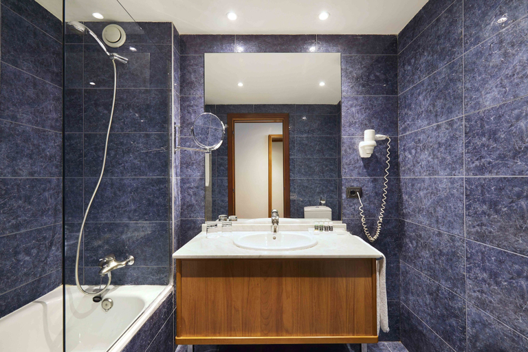 Bathroom 4, Exe Plaza Delicias, Zaragoza