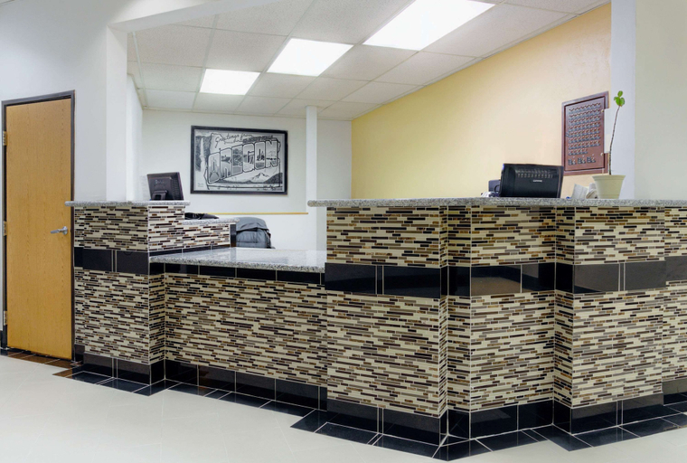 Food & Drinks, Super 8 by Wyndham Klamath Falls, Klamath