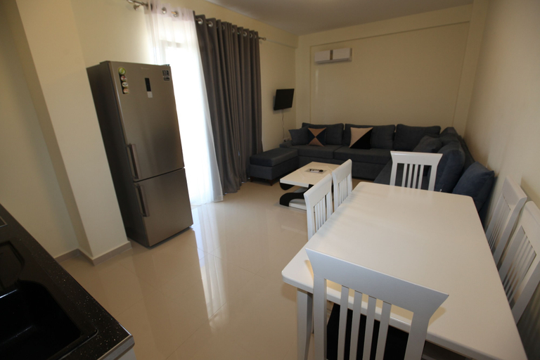 Others 5, Hotel Golden, Sarandës