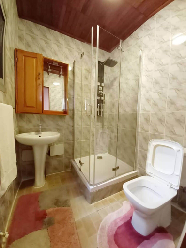 Bathroom 4, Lovely 2-bed Apartment in Kribi-douala, Océan