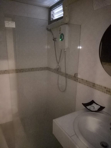 Bathroom 4, Tongpoon Hotel, Pathum Wan