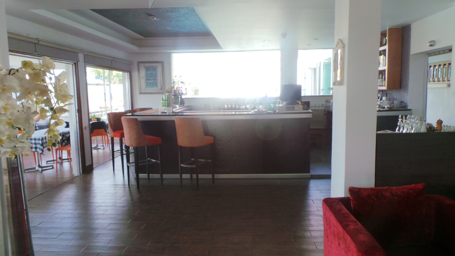 Food & Drinks 5, Neptune Hotel Apartments