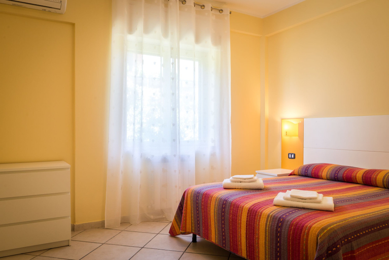 Bedroom 4, B&B Il Girasole, Salerno