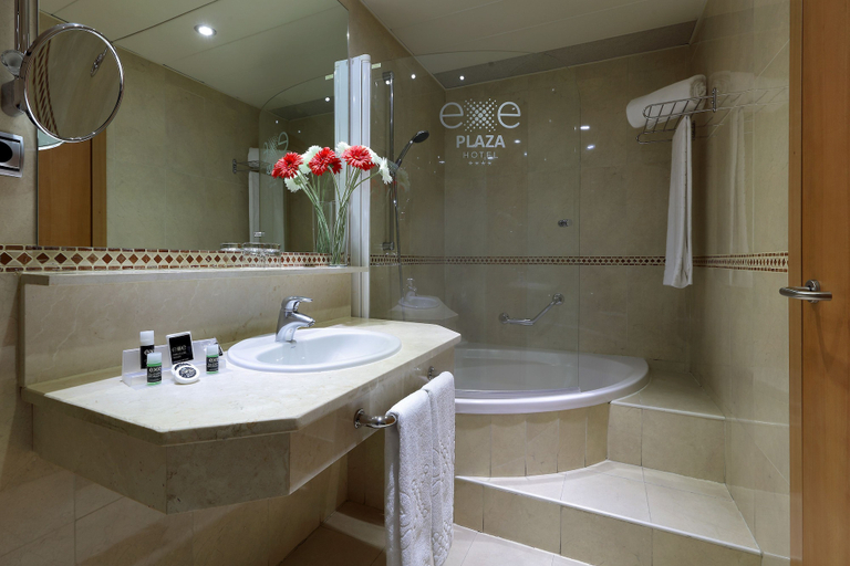 Bathroom 5, Hotel Exe Plaza, Madrid